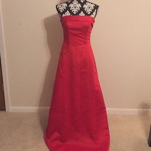 Vintage Red Strapless bridesmaid gown with shawl